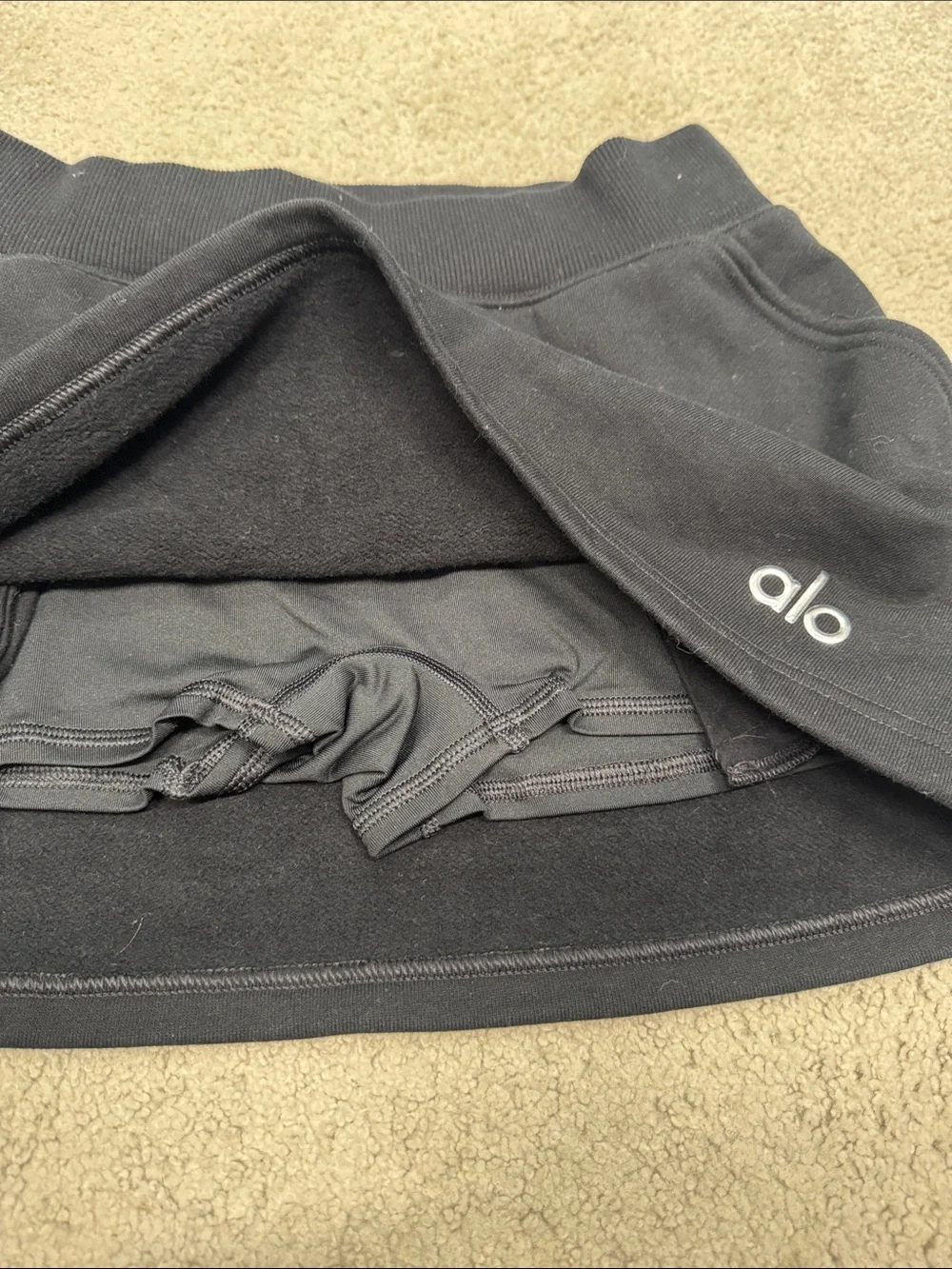 ALO Yoga sleek black